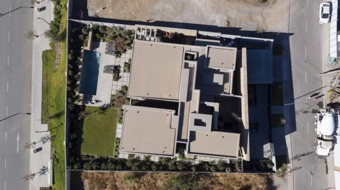 BIM Architecture | Giant Stones Embedded in the Site: Cerro la Cruz Residence/Turner Arquitectos