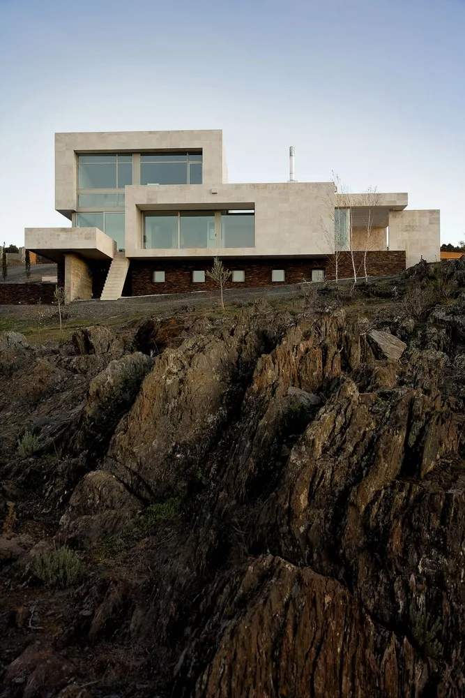 BIM Architecture | Like a Shepherd, Listening to the Tranquility Surrounded by Mountains: Madrid Family Studio