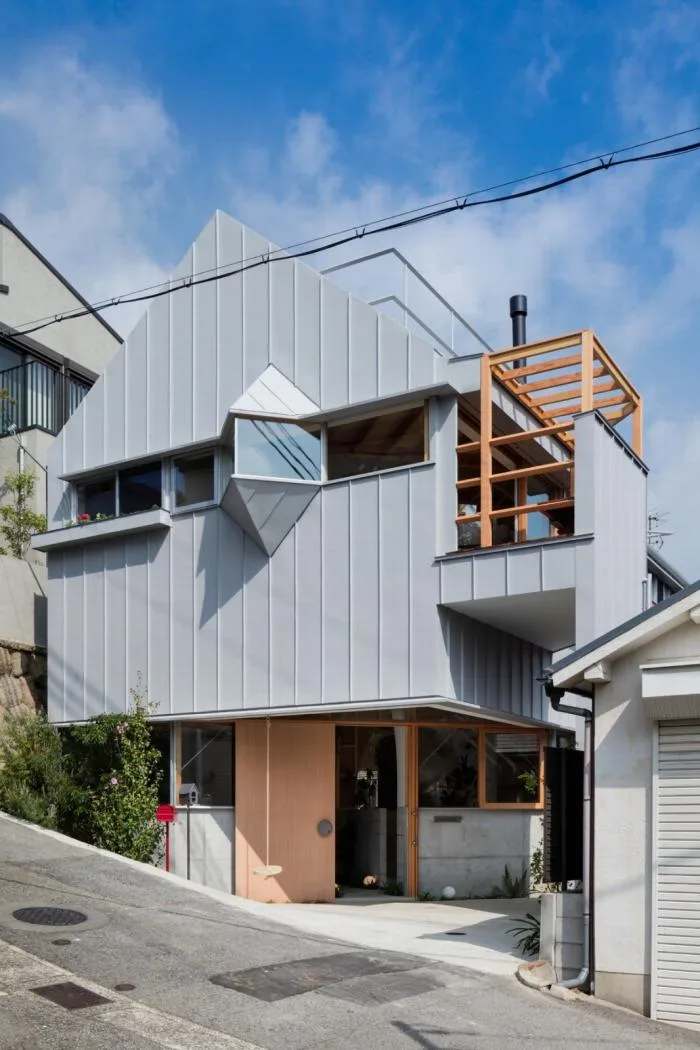 BIM Architecture | Kobe 'Hat Box' Home, a 45 degree rotated flat surface