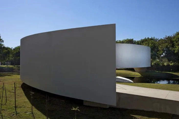 BIM architecture | Like a flowing pure white ribbon: Japan Immigration Museum/Gustavo Penna