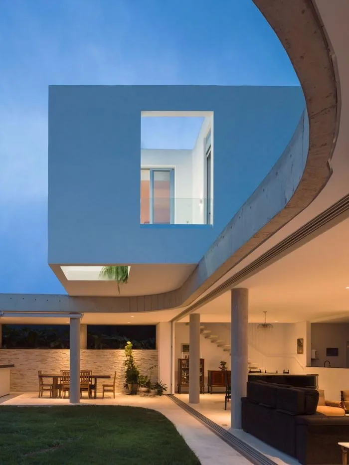 BIM Architecture | Garden style Residence with Square and Circle Creation: Cauman's Home/Est ú dio BRA
