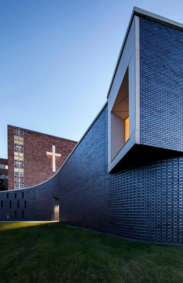 BIM architecture | Rotating 'woven' brick sculpture: St. Mary's Church/PLY+