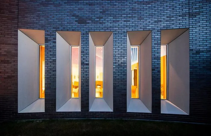 BIM architecture | Rotating 'woven' brick sculpture: St. Mary's Church/PLY+