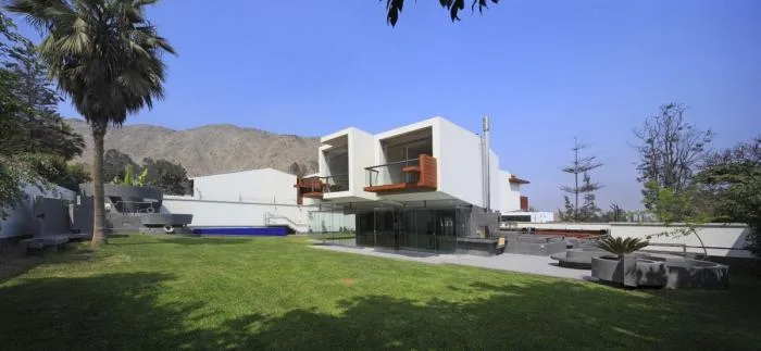 BIM Architecture | Like a "Living Container" Carved from Rock - Peru Permanent Residence/Longhi Architects