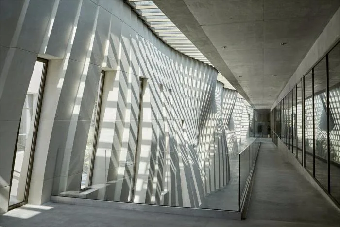 BIM Architecture | Soft and undulating white waves: Chateau de la Roche Brothers