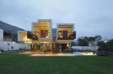 BIM Architecture: Peru Permanent Residence by Longhi Architects Inspired by a Carved Rock 