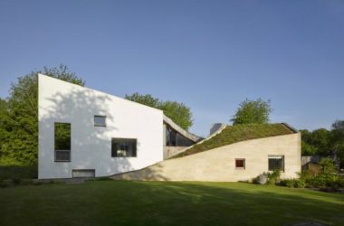 BIM Architecture: Duo Dance in British Countryside – Sedum House by Featherstone Young-BIM WORLD