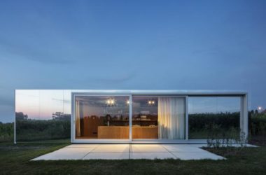 BIM Architecture: A Glass Box Mirroring Green Grass and Blue Sky | TOOP-BIM WORLD