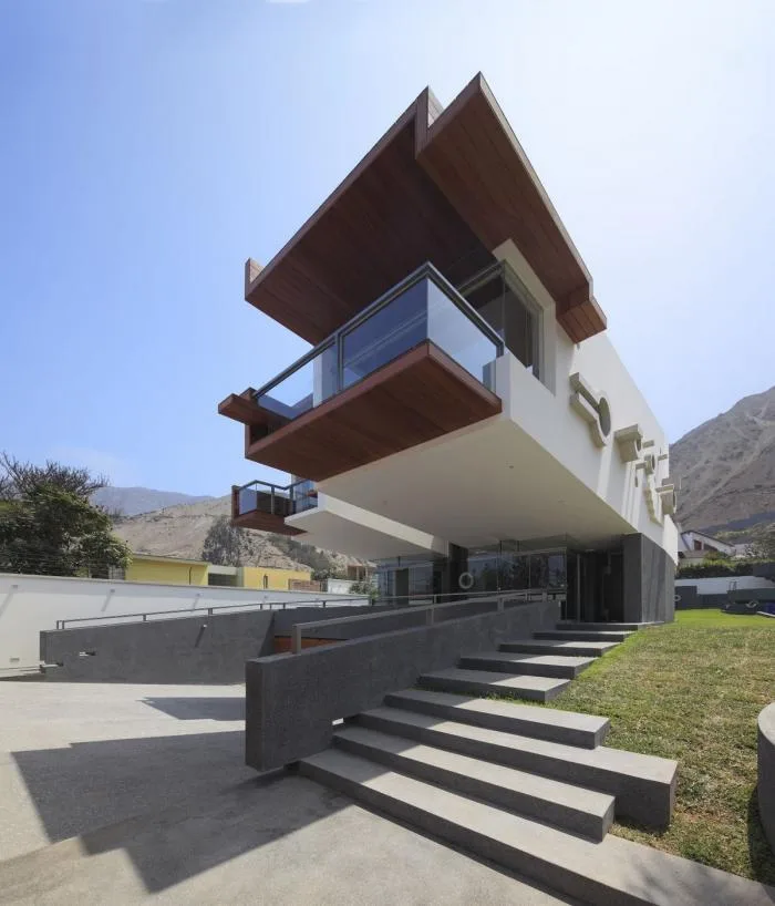 BIM Architecture | Like a "Living Container" Carved from Rock - Peru Permanent Residence/Longhi Architects