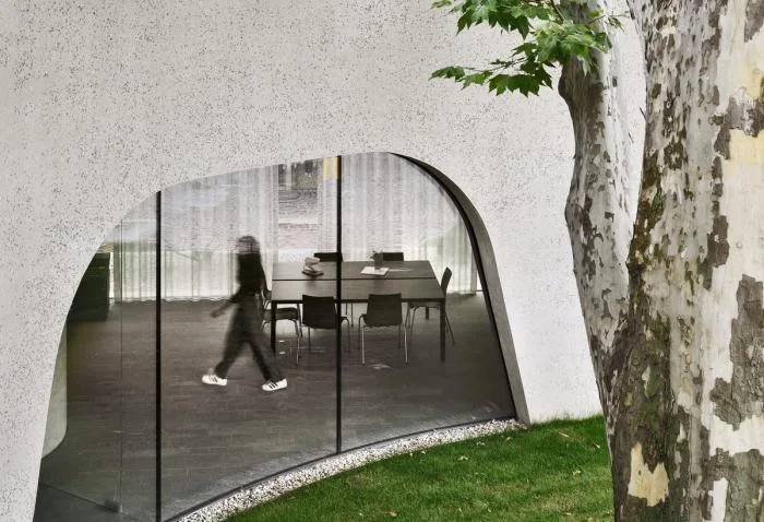 BIM Architecture | Integrating Classical and Mischievous Flying - Tourist Center Embracing Old Trees/MoDusArchitects
