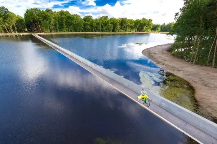 BIM Architecture | Bike Path Through Water/Lens ° ass Architect