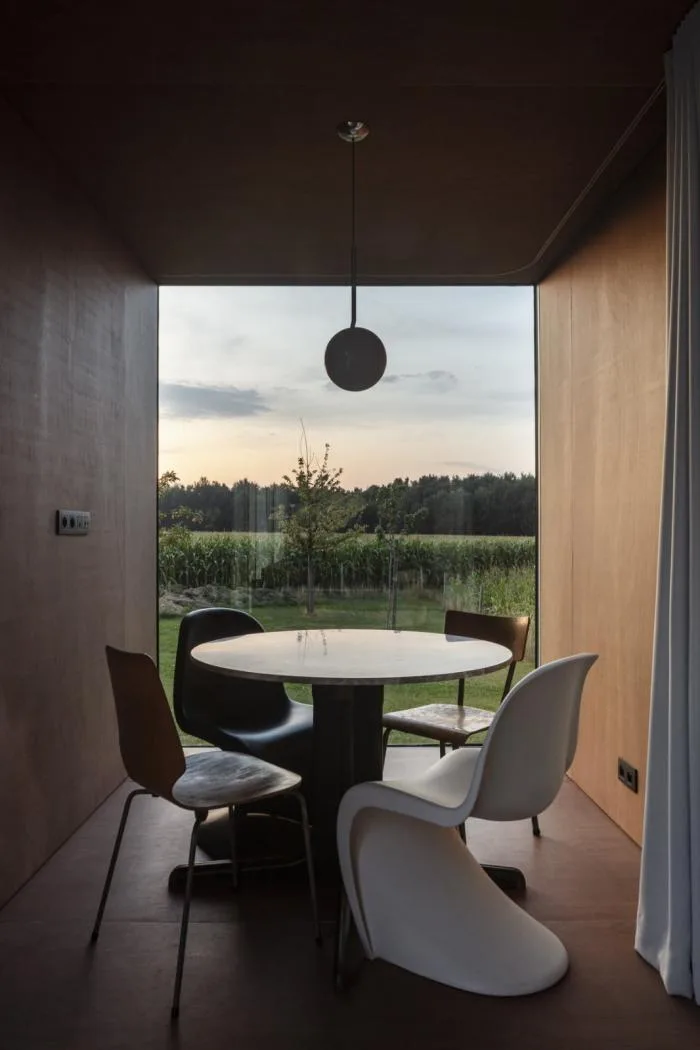 BIM Architecture | Glass Box Reflecting Green Grass and Blue Sky/TOOP