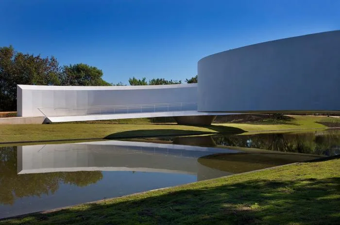BIM architecture | Like a flowing pure white ribbon: Japan Immigration Museum/Gustavo Penna