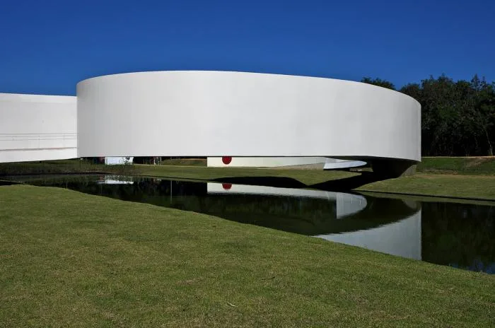 BIM architecture | Like a flowing pure white ribbon: Japan Immigration Museum/Gustavo Penna