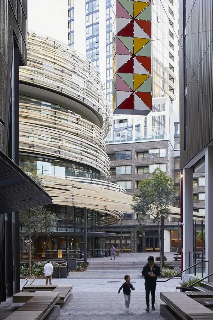 BIM Architecture | Sculptures Surrounded by Curved Wooden Screens: Sydney Stock Exchange/Kengo Kuma Architecture Urban Design Firm