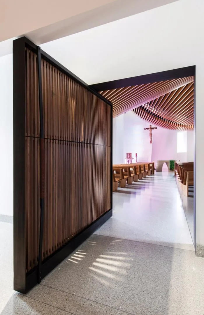 BIM architecture | Rotating 'woven' brick sculpture: St. Mary's Church/PLY+