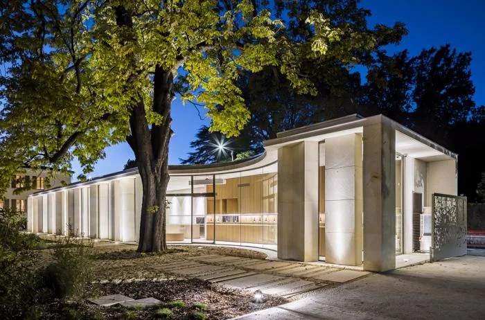BIM Architecture | Soft and undulating white waves: Chateau de la Roche Brothers