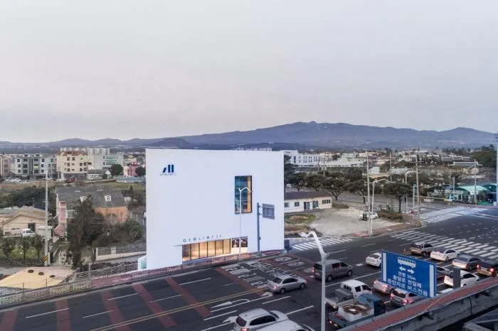 BIM Architecture | Abstract Geometric Space of Concrete Construction: Atelier 11 Office Building/Atelier 11