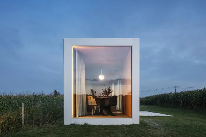 BIM Architecture | Glass Box Reflecting Green Grass and Blue Sky/TOOP