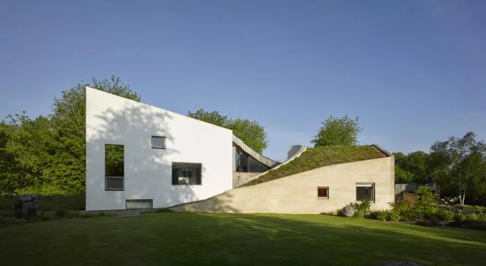 BIM Architecture | Duo Dance in Rural Scenery: British Sedum House/Featherstone Young