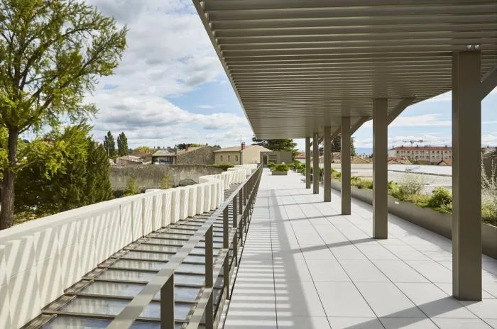 BIM Architecture | Soft and undulating white waves: Chateau de la Roche Brothers