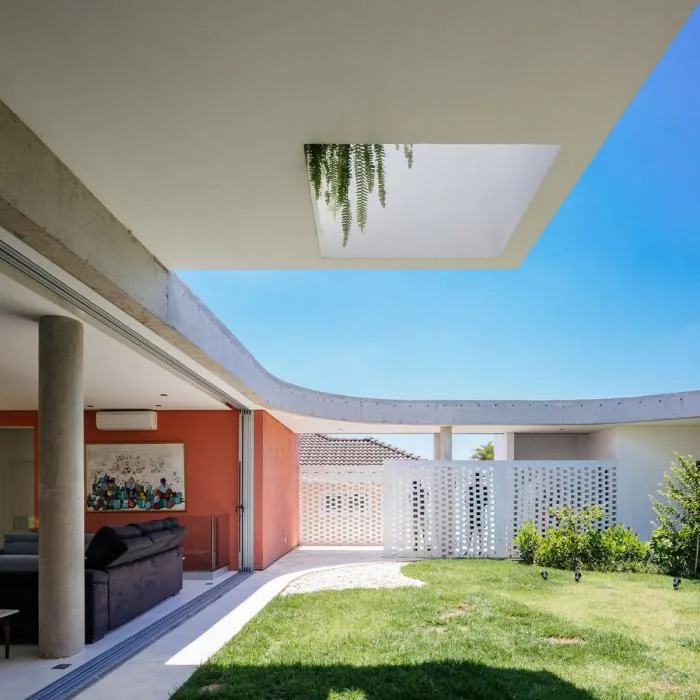 BIM Architecture | Garden style Residence with Square and Circle Creation: Cauman's Home/Est ú dio BRA