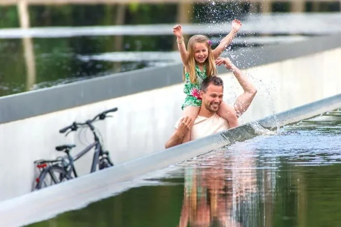BIM Architecture | Bike Path Through Water/Lens ° ass Architect