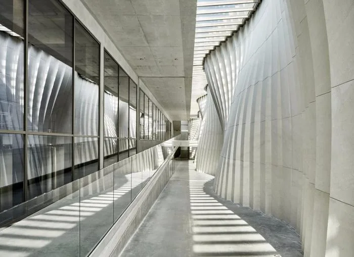 BIM Architecture | Soft and undulating white waves: Chateau de la Roche Brothers