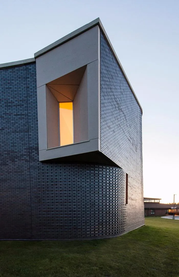 BIM architecture | Rotating 'woven' brick sculpture: St. Mary's Church/PLY+