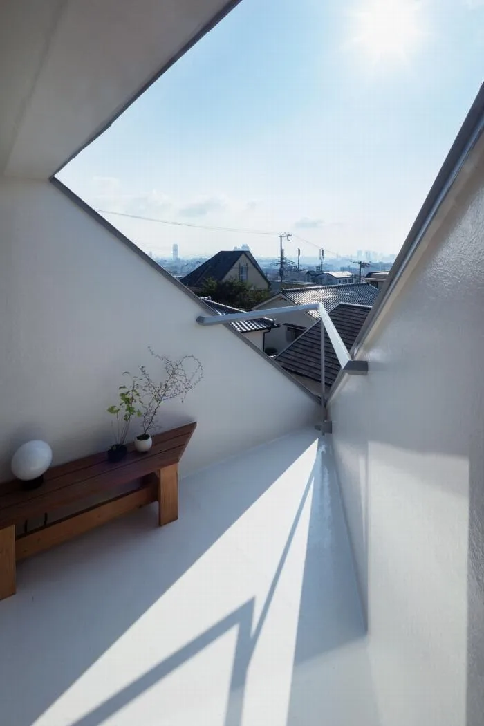 BIM Architecture | Kobe 'Hat Box' Home, a 45 degree rotated flat surface