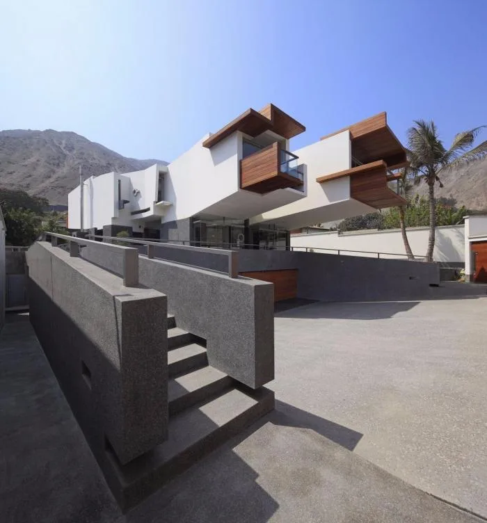 BIM Architecture | Like a "Living Container" Carved from Rock - Peru Permanent Residence/Longhi Architects