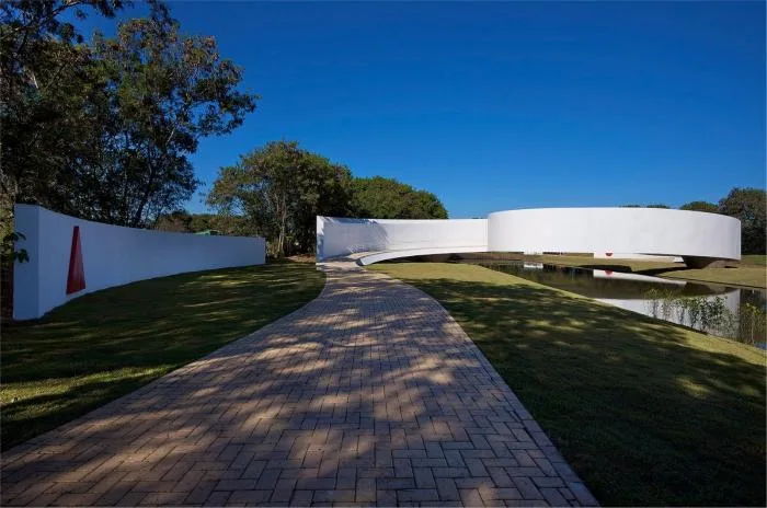 BIM architecture | Like a flowing pure white ribbon: Japan Immigration Museum/Gustavo Penna