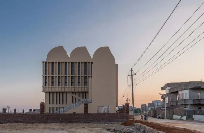 BIM Architecture | Silent Guarding, Pursuing Local Roots: Churches by the mudflat/CWXD Architecture Firm
