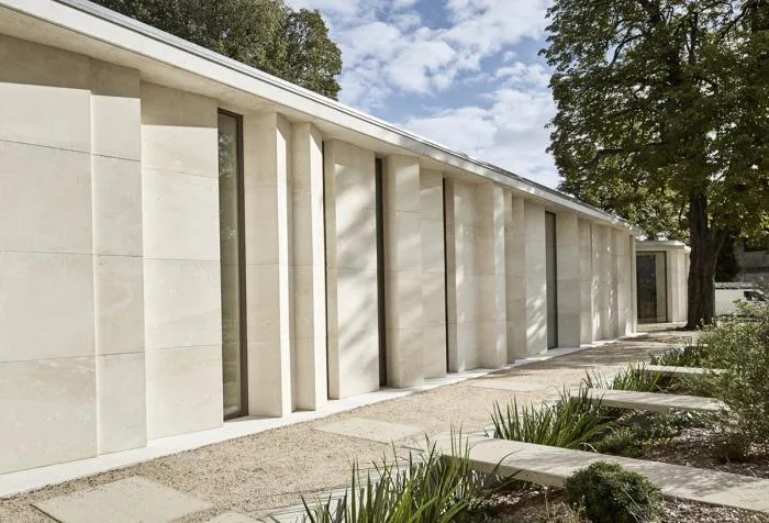BIM Architecture | Soft and undulating white waves: Chateau de la Roche Brothers