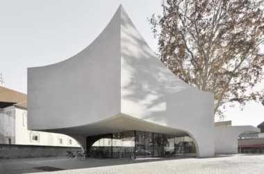 BIM Architecture: Blending Classic Design with Playful Elements at the Tree-Filled Tourist Center by MoDus Architects-BIM WORLD