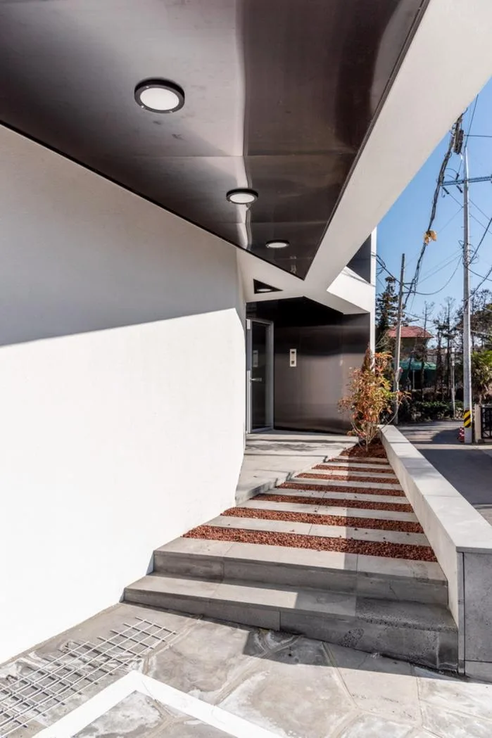 BIM Architecture | Abstract Geometric Space of Concrete Construction: Atelier 11 Office Building/Atelier 11