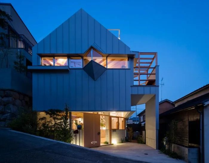 BIM Architecture | Kobe 'Hat Box' Home, a 45 degree rotated flat surface