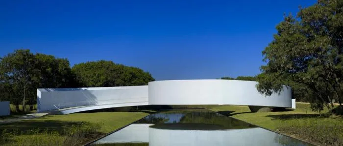 BIM architecture | Like a flowing pure white ribbon: Japan Immigration Museum/Gustavo Penna