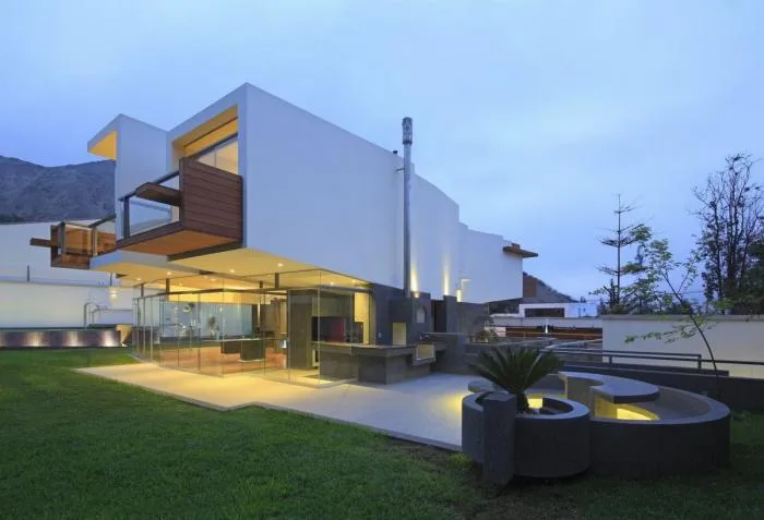 BIM Architecture | Like a "Living Container" Carved from Rock - Peru Permanent Residence/Longhi Architects
