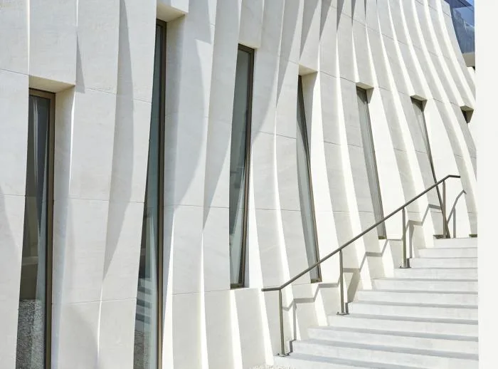 BIM Architecture | Soft and undulating white waves: Chateau de la Roche Brothers