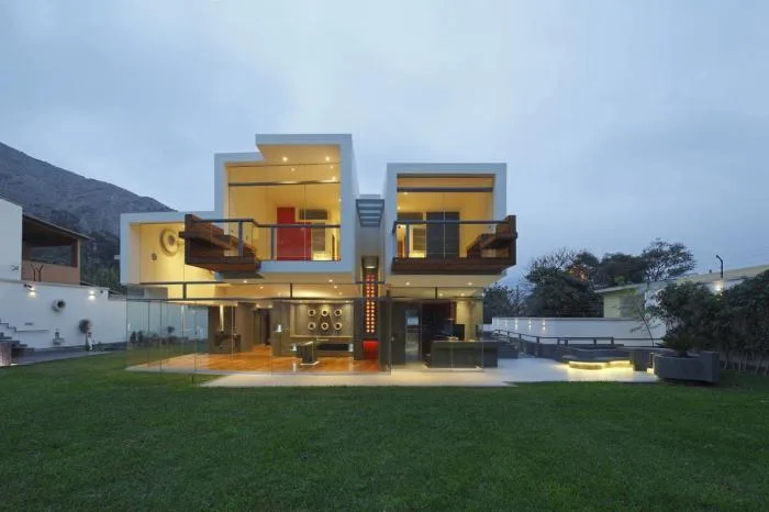 BIM Architecture | Like a "Living Container" Carved from Rock - Peru Permanent Residence/Longhi Architects