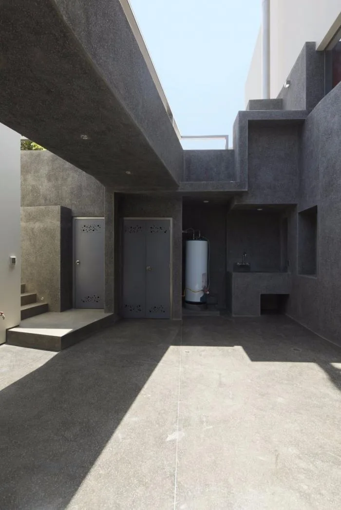 BIM Architecture | Like a "Living Container" Carved from Rock - Peru Permanent Residence/Longhi Architects
