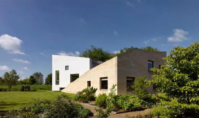 BIM Architecture | Duo Dance in Rural Scenery: British Sedum House/Featherstone Young