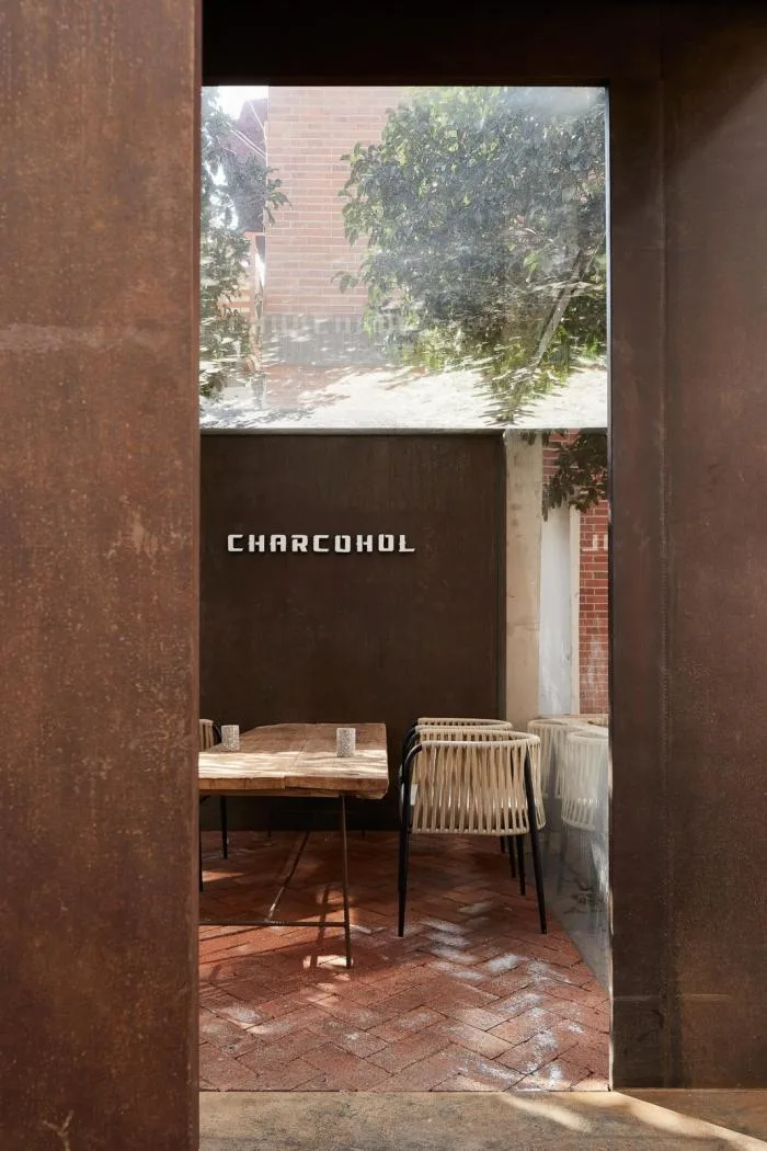 BIM Architecture | When Time and Temperature Intertwine in Space - CHARCOHOL Restaurant and Cocktail Bar/Hachima Design