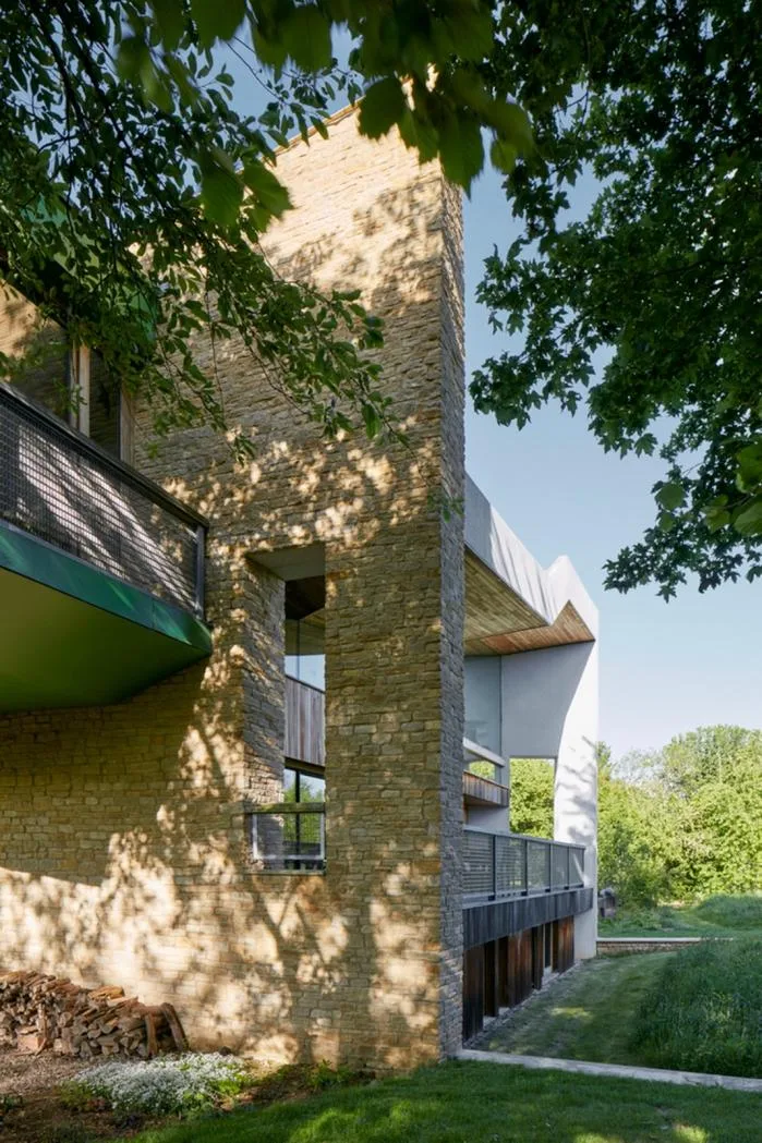 BIM Architecture | Duo Dance in Rural Scenery: British Sedum House/Featherstone Young