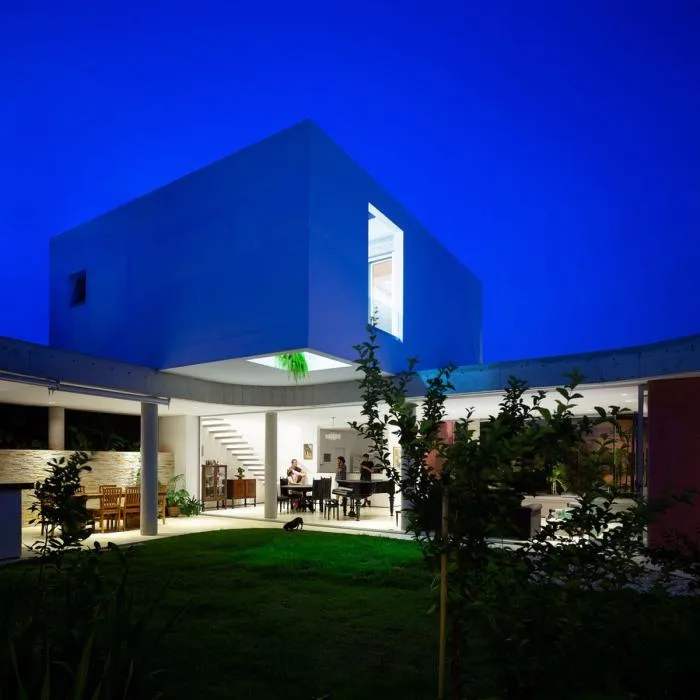 BIM Architecture | Garden style Residence with Square and Circle Creation: Cauman's Home/Est ú dio BRA