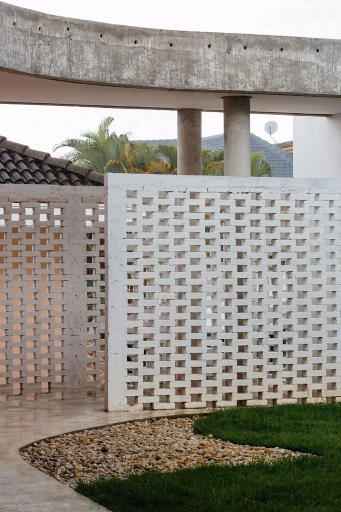 BIM Architecture | Garden style Residence with Square and Circle Creation: Cauman's Home/Est ú dio BRA
