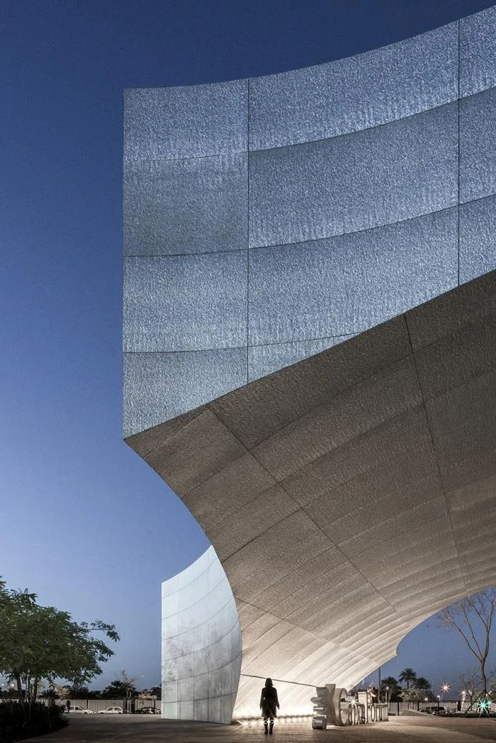 BIM architecture | Sculptures hollowed out and dancing: Seville New Cultural Center/V á zquez Consuegra