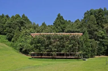 BIM Architecture by APL Design Workshop: Fumihiko Maki's Maezawa Residential Garden Featuring an Outdoor Theater and White Flower Pavilion-BIM WORLD