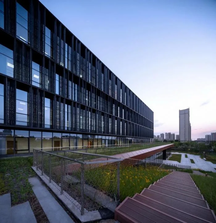 BIM Architecture | Like a Giant Stone Rising from the Site - Qingpu District Archives/UDG Joint Creation Design